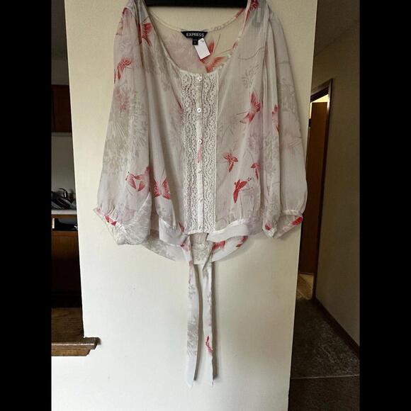 Small‎ Express Top White With Pink Floral - Picture 1 of 7